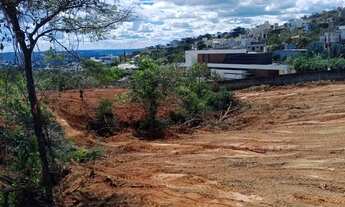 Imagem 2: Lote/Terreno para venda possui 1400 metros quadrados