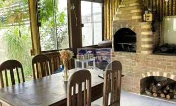 Imagem 4: Loft com 1 dormitório, varanda, churrasqueira, quintal e várias vagas de garagem a 100m da