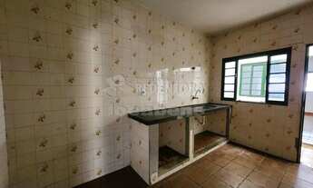 Imagem 7: Casa com 4 dormitórios e 2 vagas de garagem no bairro Jardim Roseiral