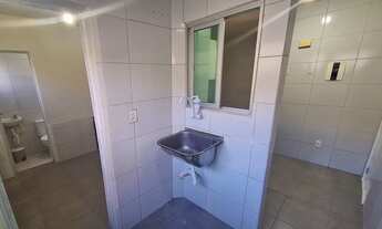 Imagem 6: Amplo apartamento térreo com 3 quartos sociais e excelente localização