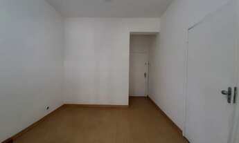 Imagem 2: Em frente à Embaixada Americana