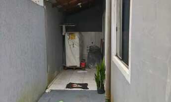 Imagem 6: Sobrado com 3 Quartos, Varanda e Corredor Lateral em Rua Tranquila Itajuba Barra Velha