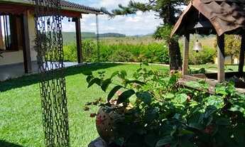 Imagem 5: Chácara medindo 7 hectares, casa principal com 2 quartos, casa de caseiro, curral e haras