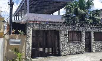 Imagem 2: Casa para venda tem 200 metros quadrados com 3 quartos em Bento Ribeiro - Rio de Janeiro