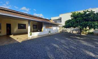 Imagem 2: Casa plana c/ 04 quartos, toda com laje e um amplo terreno livre na parte da frente, R$490