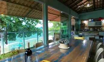 Imagem 6: Casa com os pés no mar em Iriri