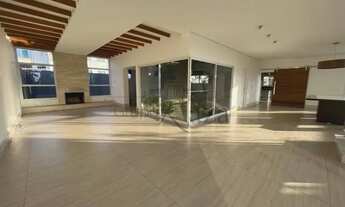 Imagem 2: Casa de condomínio para aluguel e venda possui 660 metros quadrados com 5 quartos