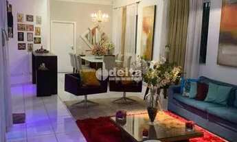 Imagem 2: Casa para aluguel, 3 quartos, 3 suítes, 2 vagas, Cidade Jardim - Uberlândia/MG
