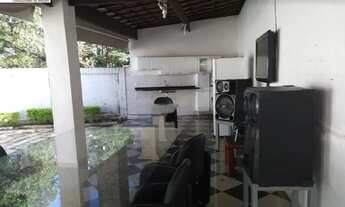 Imagem 2: Casa térrea com 03 suítes, 05 vagas, piscina