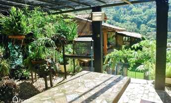 Imagem 4: Mansão de arquitetura sofisticada 4 quartos com jardim e piscina em Cosme Velho a Venda