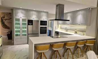 Imagem 2: Casa com 5 suítes e 6 vagas de garagem em condomínio no Centro de Camboriú