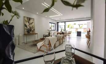 Imagem 5: Imóvel para venda tem 328 metros quadrados com 4 quartos