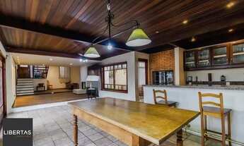 Imagem 4: Casa residencial com 330m, lareira, churrasqueira e jardim