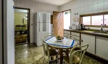 Imagem 5: Casa de 4 Dormitórios na Rua Macarani