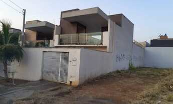 Imagem 1: Casa para venda tem 164 metros quadrados com 3 quartos