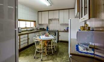 Imagem 3: Casa de 4 Dormitórios na Rua Macarani