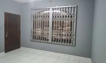 Imagem 2: Imóvel térreo com 7 salas + 3 banheiros + cozinha, ampla área de estacionamento no Saguaç