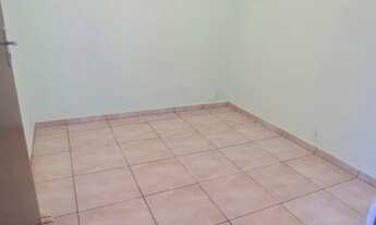 Imagem 3: Alugo Kitnet com 2 quartos, garagem coberta, ótima localização