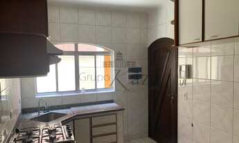 Imagem 6: Casa de condomínio para aluguel tem 330 metros quadrados com 4 quartos