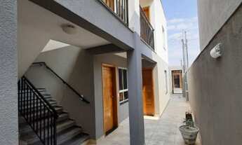 Imagem 2: Apartamento com garagem e quintal