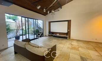 Imagem 4: Laranjeiras - Charmosíssima casa com 4 qtos, espaço gourmet e Jacuzzi em rua arborizada e