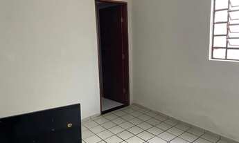 Imagem 2: Casa para aluguel em rua segura com quintal