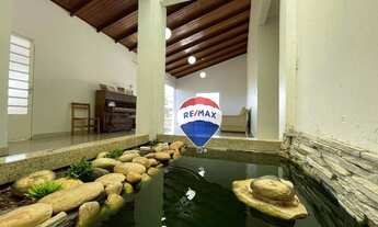 Imagem 6: Incrível casa triplex com projeto clássico e recursos únicos disponível na Entrada de Arni