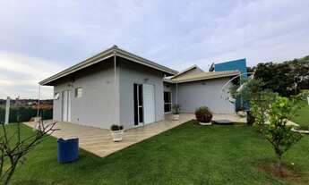 Imagem 5: Casa de condomínio térrea para venda possui 208 metros quadrados com 5 quartos