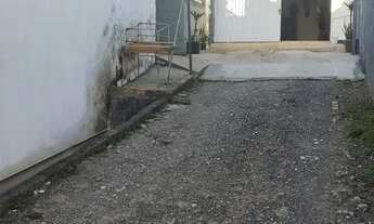 Imagem: Casa de alvenaria com aproximadamente 60