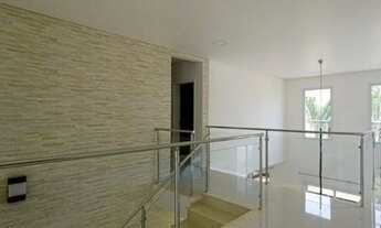 Imagem 7: Casa de condomínio sobrado para aluguel e venda tem 330 metros quadrados com 4 quartos