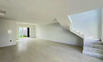 Imagem 4: Casa 4 dormitórios( 1 dorm térreo) no Condomínio Villa Amalfi, na zona sul de Porto Alegre