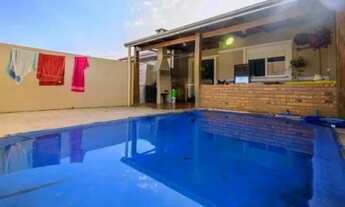 Imagem: Casa com piscina no bairro Hípica - Moradas