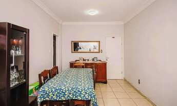 Imagem 3: Um 2 quartos reformado e coladinho no Centro para venda