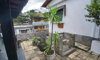 Imagem 2: Casa para alugar com 240m², 3 quartos na Rua Teixeira de Freitas - Fonseca, Niterói