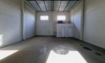 Imagem 2: Galpão de 170m² com 02 lavabos para locação - Jardim Cristo Redentor