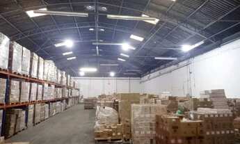 Imagem 2: Galpão/Depósito/Armazém para aluguel tem 1800 metros quadrados