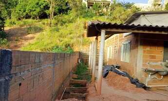 Imagem 4: Venda Imperdível: Charmosa Casa com Quintal Espaçoso