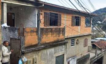 Imagem 2: Casa para venda tem 200 metros quadrados com 3 quartos na Mosela - Petrópolis - Rio de Jan