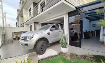 Imagem 2: Sobrado de esquina com três quartos/suíte/closet e amplo terraço no Sitio Cercado
