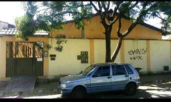 Imagem: ALUGA-SE Suíte ( Quarto c/ Banheiro) Quitinete