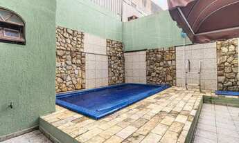 Imagem: Belíssimo sobrado em rua tranquila, arborizada