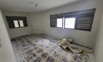 Imagem 2: Vende-se Ampla Casa localizada na Rua Iris Alagoense, nº 859, no bairro do Farol. Localiza