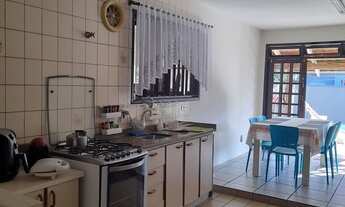 Imagem: Quarto em casa com piscina