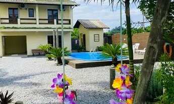 Imagem: Casa entre Guarda do Embaú e Garopaba