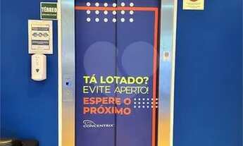 Imagem 5: Prédio Comercial próximo a Estação Barra Funda, toda a fachada em vidro e recuo de estacio