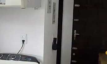Imagem 2: Divido mini apt com rapaz