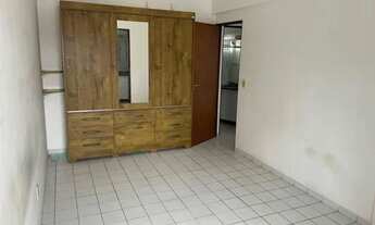 Imagem 3: Apartamento na ponta verde, super ventilado, varanda, 2 quartos, sendo 1 suíte, cozinha, w