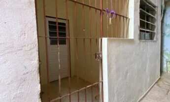 Imagem: Casa 3 cômodos, banheiro e área de serviço