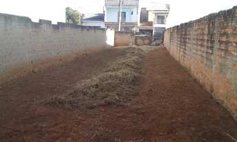 Imagem 2: Seu Futuro Começa Aqui - Terreno à Venda com Potencial Incrível!