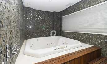 Imagem 5: Uma jacuzzi para curtir o verão e o inverno